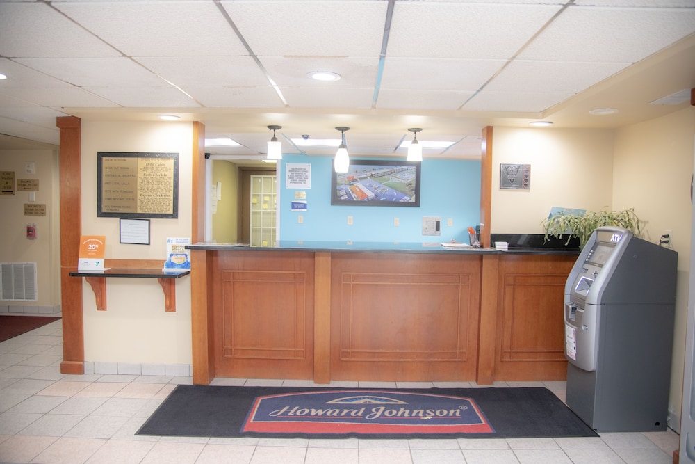 Howard Johnson Hotel & Suites by Wyndham Allentown Dorney - photo 41
