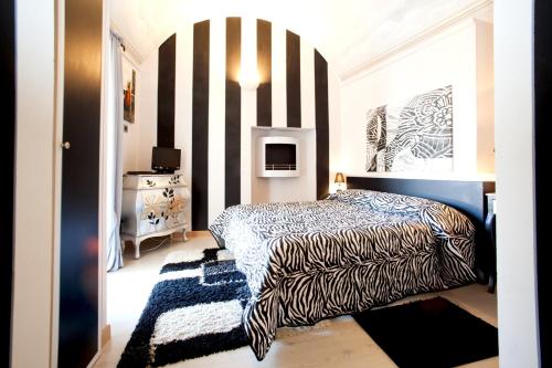 Comfortable studio in Piazza 30 m fireplace & balcony — 4-Star Luxury Hotel in Mondovi, Italy