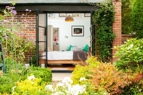Bosham private and self contained double garden room in Chichester, United Kingdom