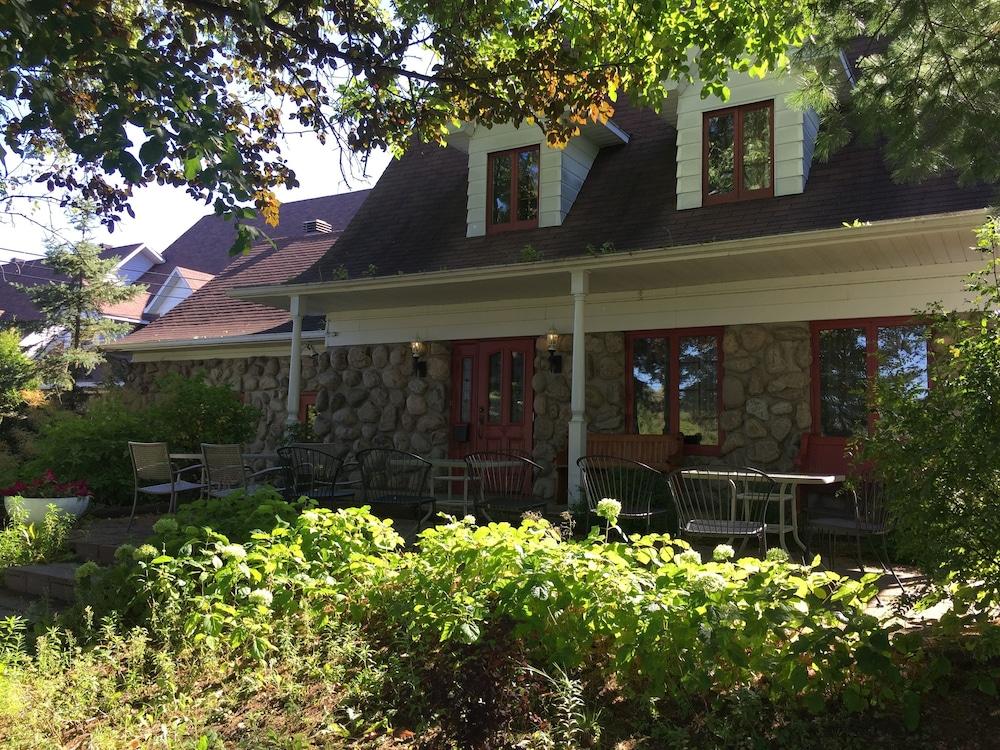 Le Flores Inn in Shawinigan, Canada