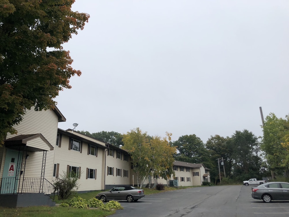 Latham Inn — Latham