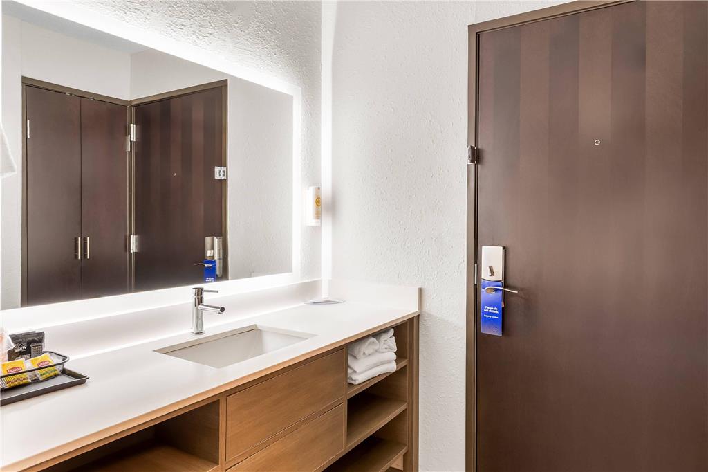 Comfort Inn Mayfield Heights Cleveland East - photo 10