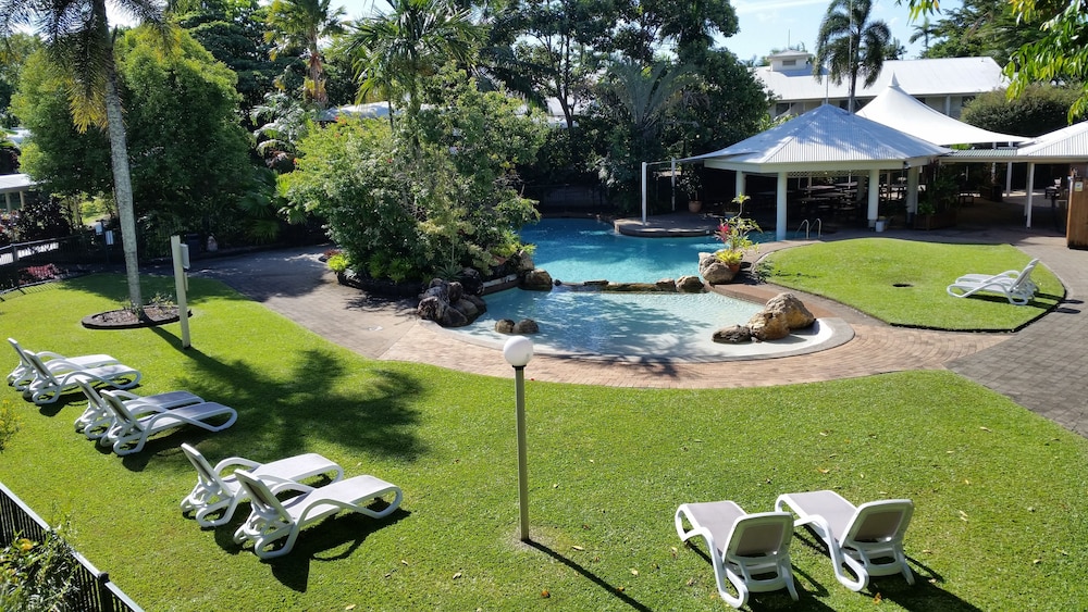 Cairns Gateway Resort - carbon neutral hotel in Woree