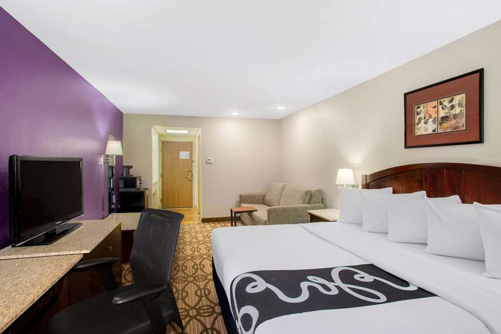La Quinta Inn & Suites by Wyndham Springfield South - photo 17