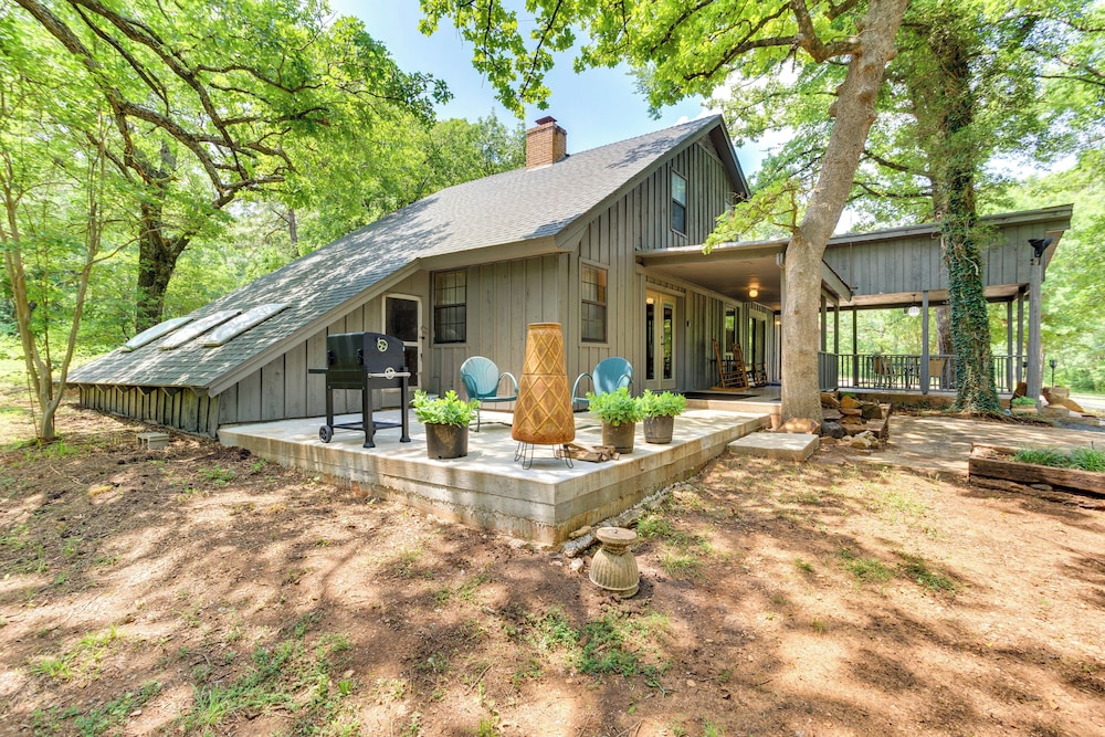 Cozy Oklahoma Retreat With Patio Fire Pit And Grill — Davis