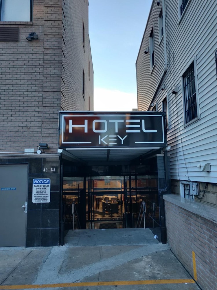Hotel Key LaGuardia Airport - photo 59