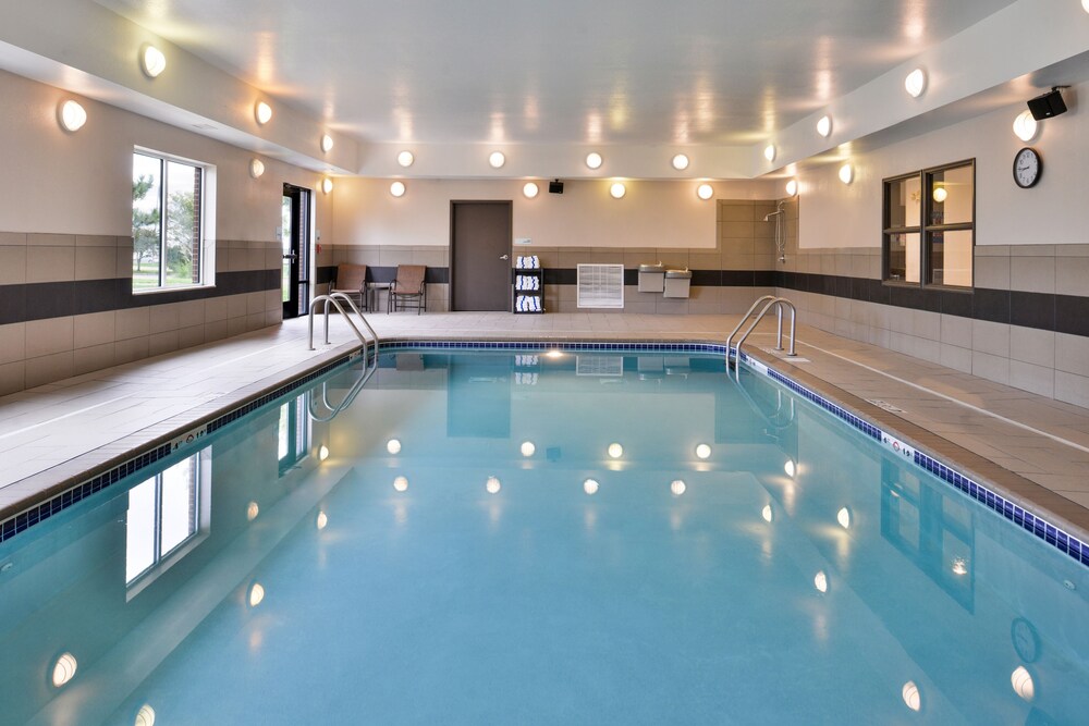 Holiday Inn Express Hotel & Suites Emporia Northwest by IHG - photo 15