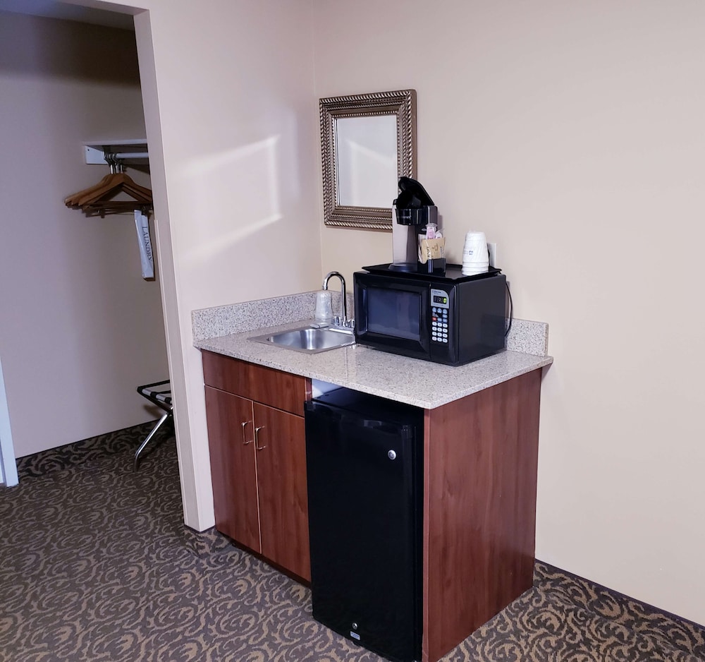 Quality Inn & Suites Black River Falls I 94 - photo 32