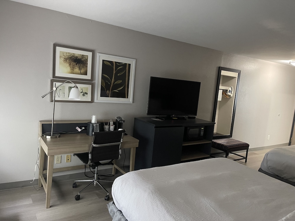 Country Inn & Suites by Radisson Midway Tallahassee West - photo 11