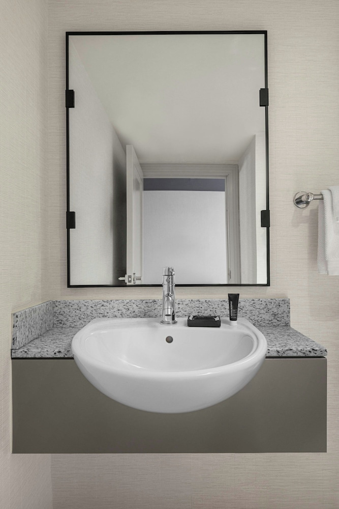 Renaissance Boston Seaport District - photo 57