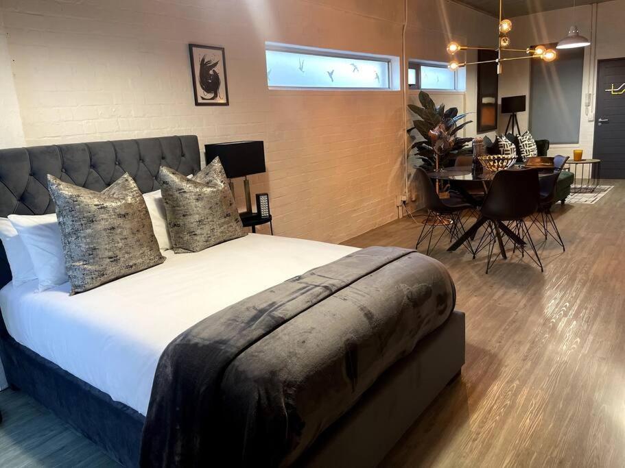 Swift Studios No4