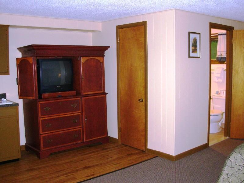 Red Carpet Inn On the Lake - photo 10