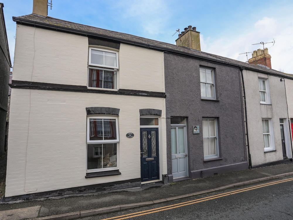 Amelie Cottage — 4-Star Luxury Hotel in Beaumaris, United Kingdom
