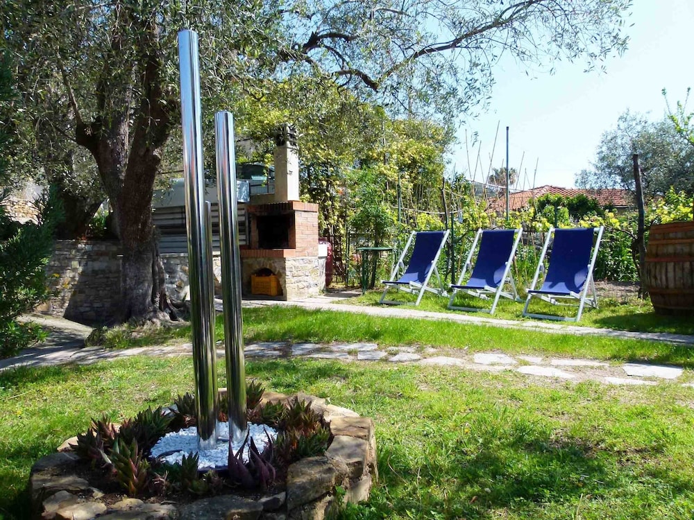 Agriturismo Un Posto al Sole — 4-Star Luxury Hotel in Diano San Pietro, Italy