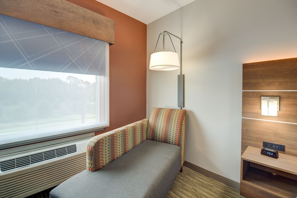 Holiday Inn Express & Suites Foley by IHG - photo 8