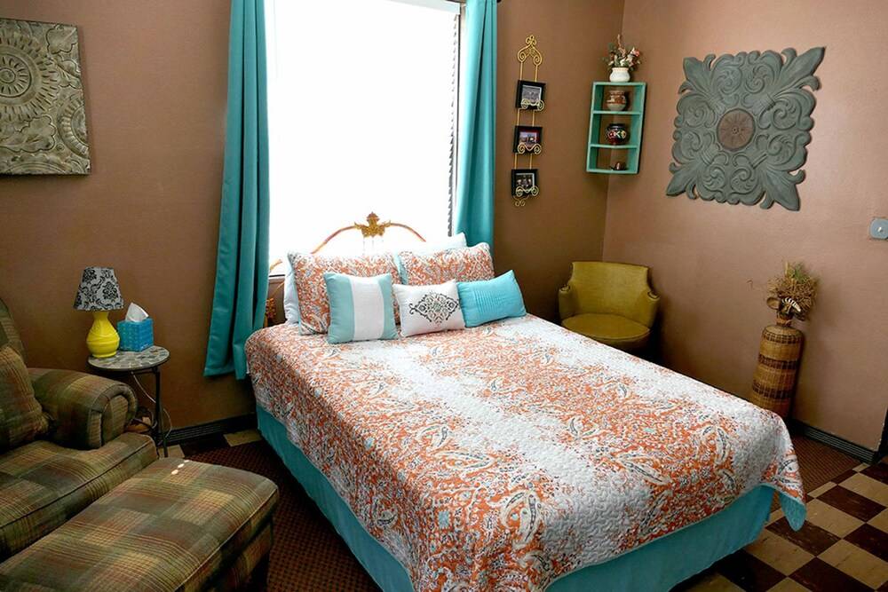 Historic Whiting Hotel Suites - photo 26