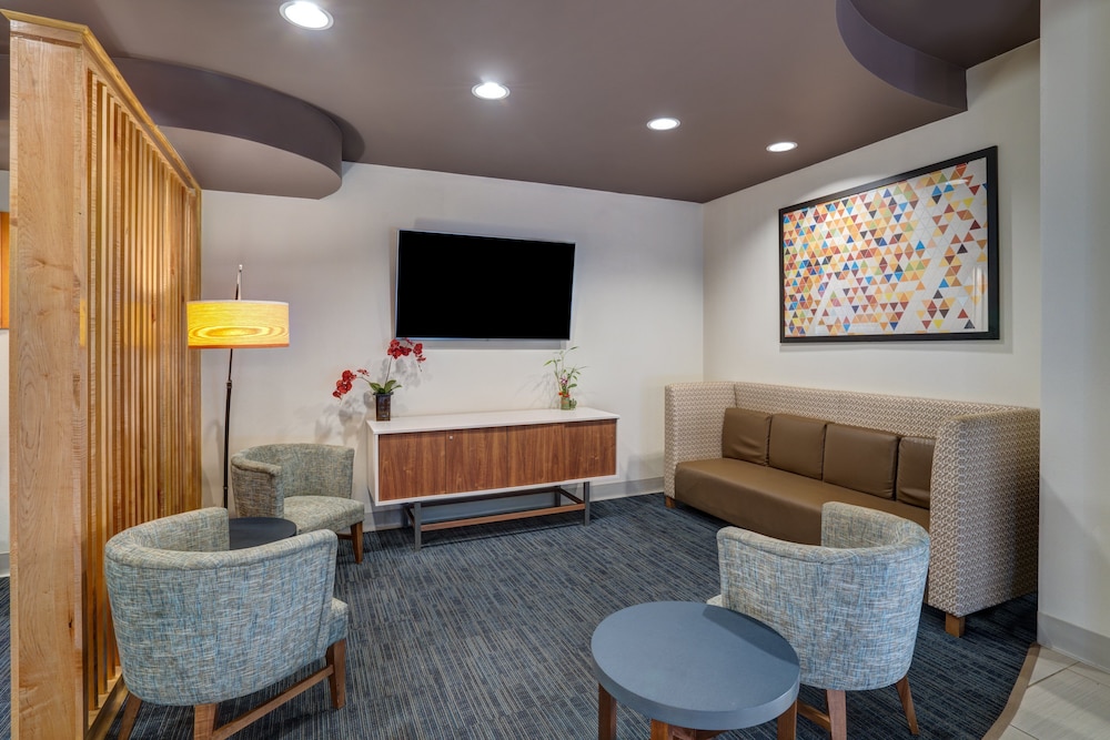 Holiday Inn Express and Suites Winona North by IHG - photo 54