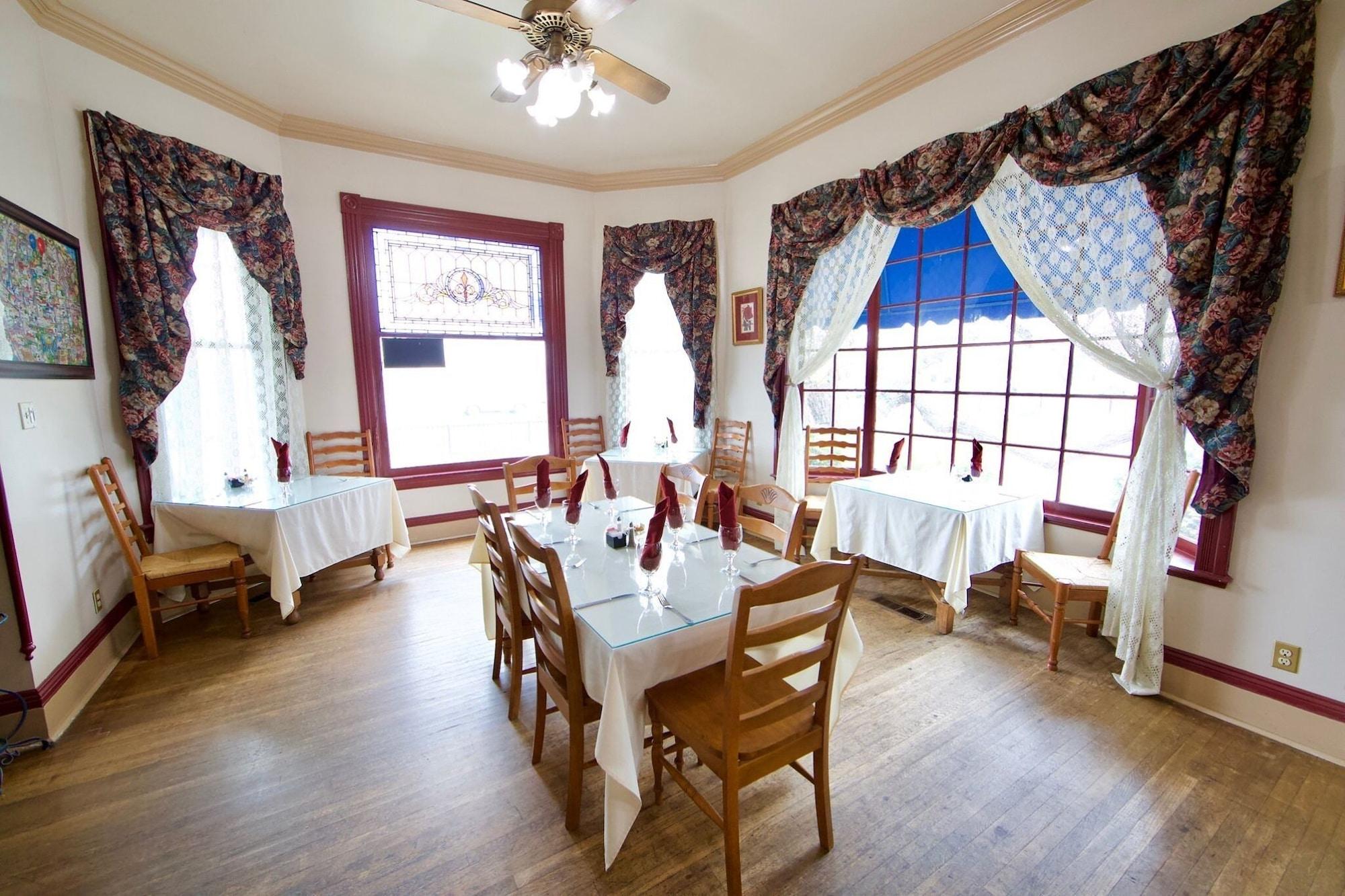 Irwin Street Inn - photo 7