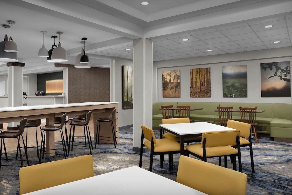 Fairfield by Marriott Inn & Suites Emporia I 95 - photo 32