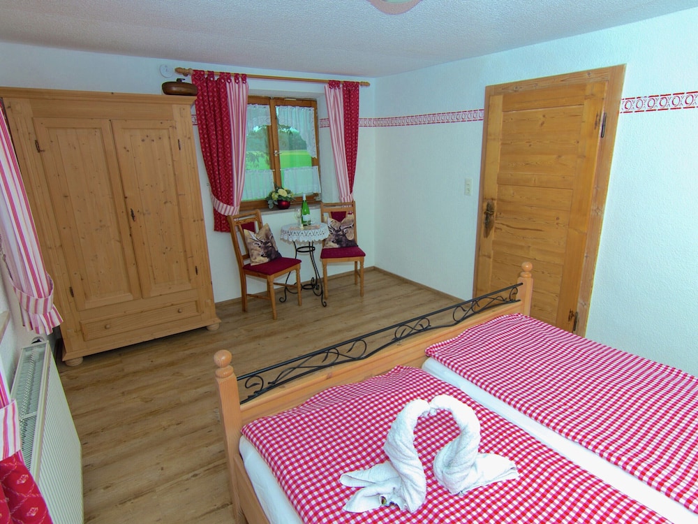 Alluring Holiday Home in Ubersee with Whirlpool — Ubersee — photo 4
