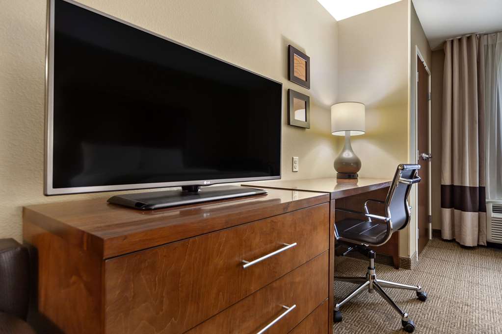 Comfort Inn & Suites Avera Southwest - photo 13
