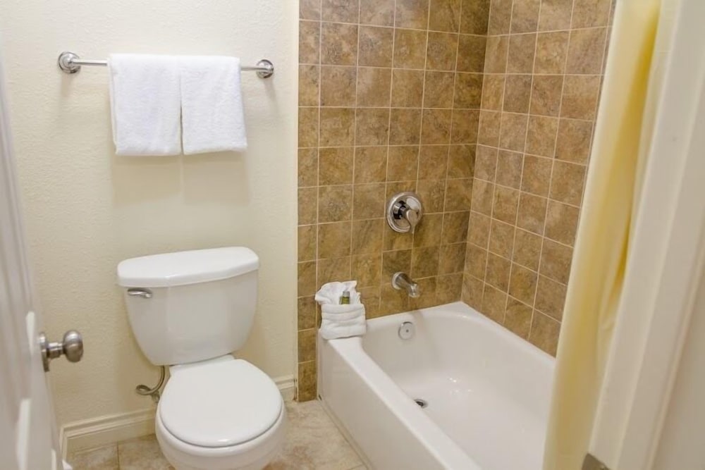California Suites Hotel - photo 24