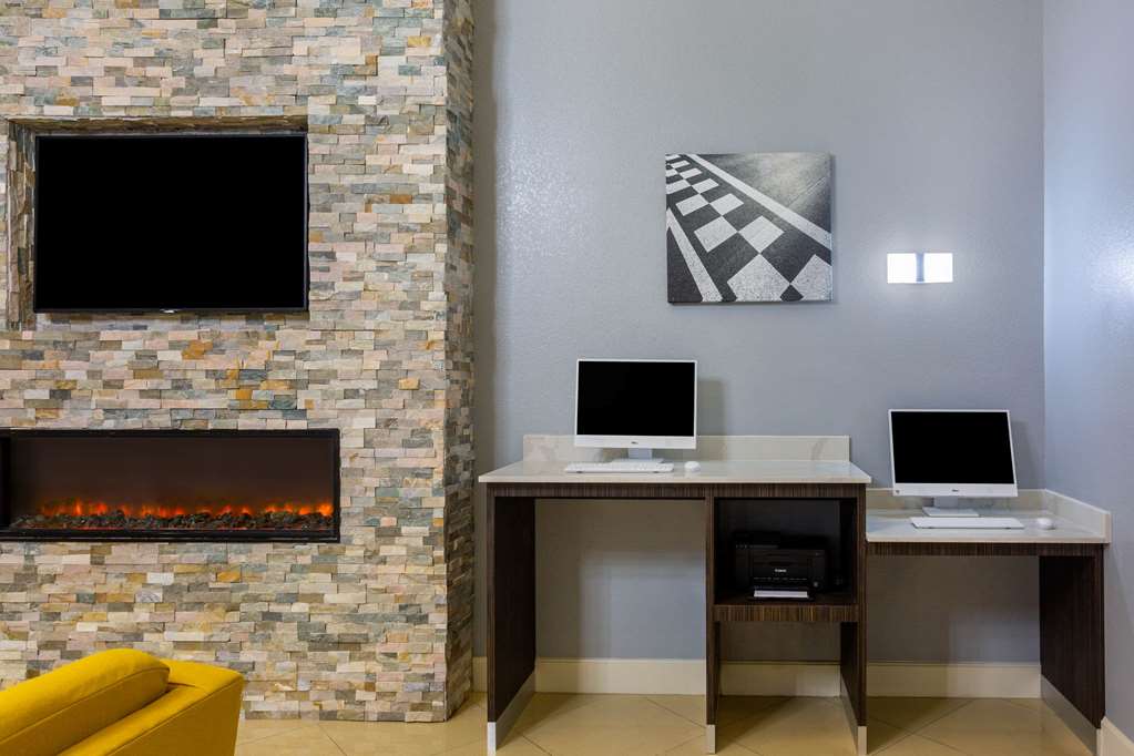 La Quinta Inn & Suites by Wyndham Sebring - photo 36