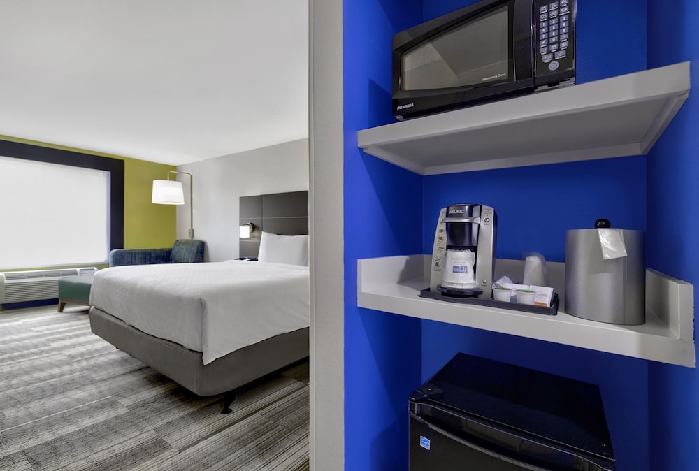 Holiday Inn Express Hotel & Suites Kansas City Grandview by IHG - photo 15
