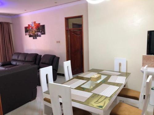 Jengel Double bedroom Furnished Apartment — 4-Star Luxury Hotel in Entebbe, Republic of Uganda