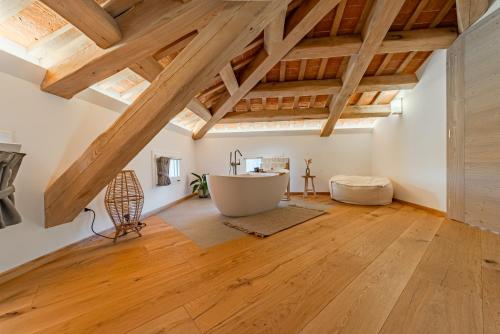 Divigna Hospitality Luxury Suite Home — 4-Star Luxury Hotel in Refrontolo, Italy