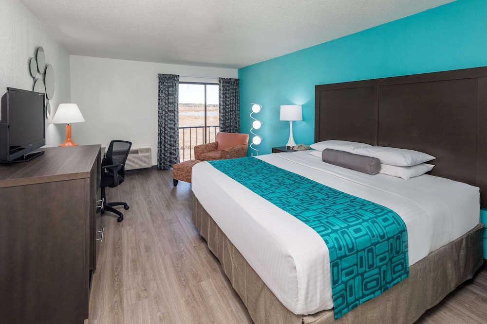 Howard Johnson by Wyndham Beaufort Parris Island - photo 9