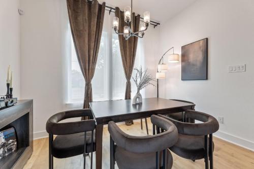 Brand New 3BR 2 5BA Home with Hot Tub — 4-Star Luxury Hotel in Houston, United States