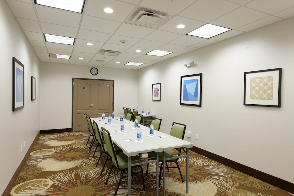 Holiday Inn Express & Suites Jamestown by IHG - photo 32