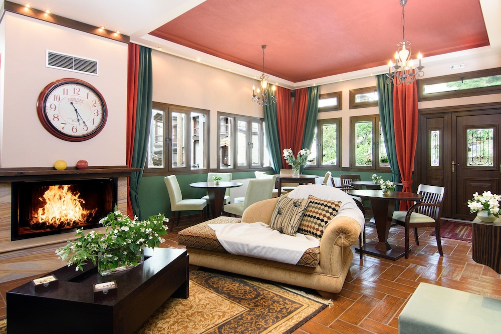 Arktos Suites - carbon neutral hotel in Pyli