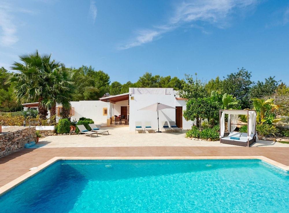 Villa Sa Cuina — 4-Star Luxury Hotel in Sant Antoni De Portmany, Spain