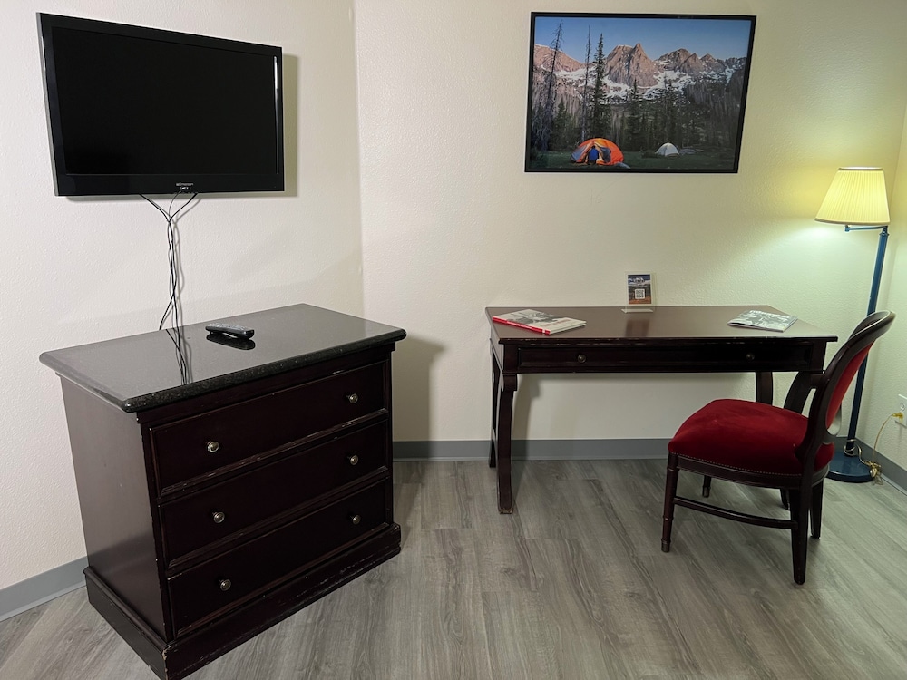 The Junction Hotel and Hostel - photo 18
