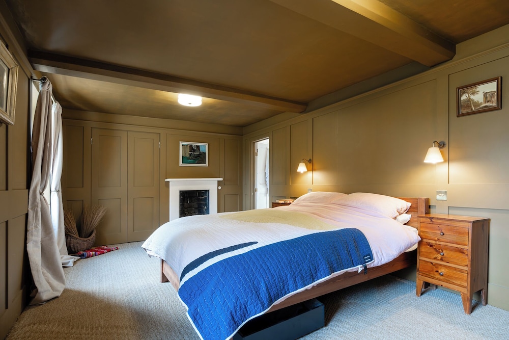 Stunning 8 Bedroom Home In Painswick 22316580 — Painswick