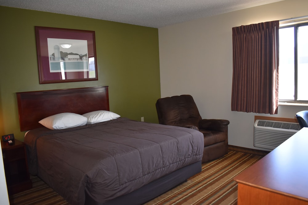 Heartland Hotel and Suites - photo 19