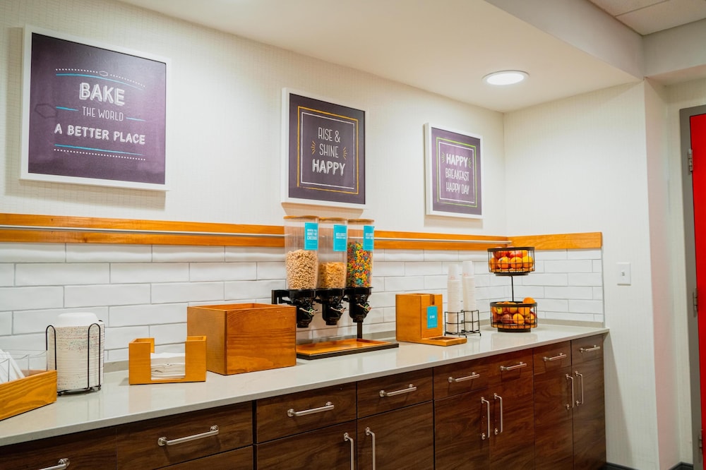 Hampton Inn Gonzales - photo 36