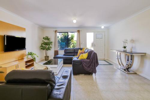 Belmont Comfort Central And Light Filled Stay — Perth