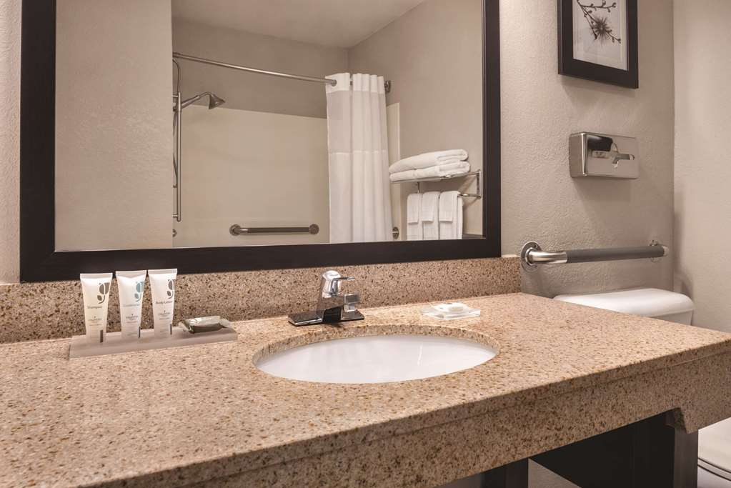 Country Inn & Suites by Radisson Mt. Pleasant Racine West WI - photo 13