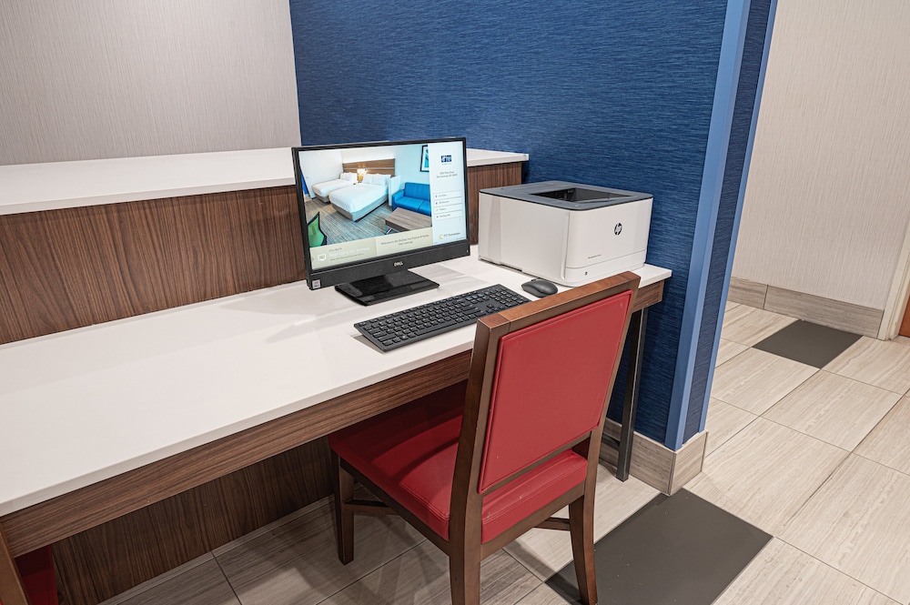 Holiday Inn Express Hotel & Suites East Lansing by IHG - photo 16