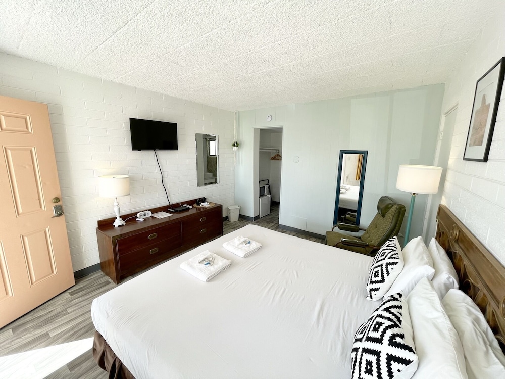 The Postcard Motel - photo 38