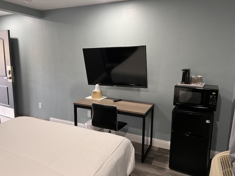 Surf City Inn and Suites - photo 24