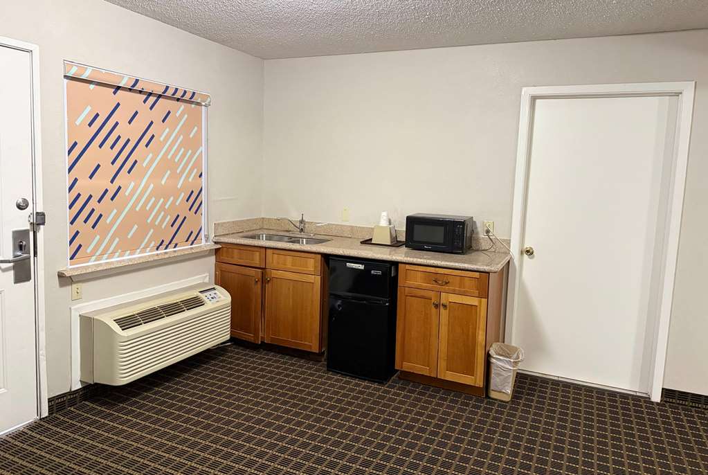 Days Inn by Wyndham San Antonio Morgan's Wonderland IH 35 N - photo 13