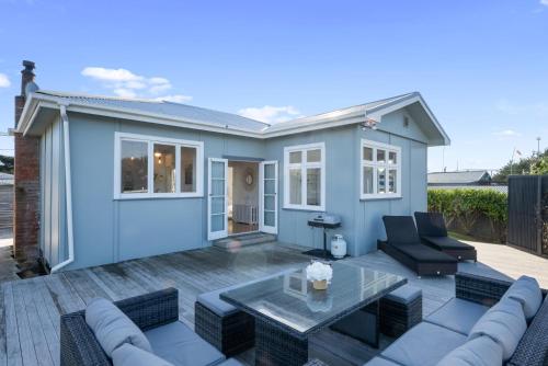 Ocean Breeze Foxton Beach Holiday Home — 4-Star Luxury Hotel in Foxton, New Zealand