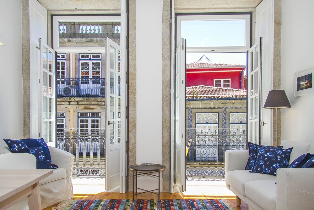 Liiiving in Porto Blue Flower Apartment — 4-Star Luxury Hotel in Porto, Portugal