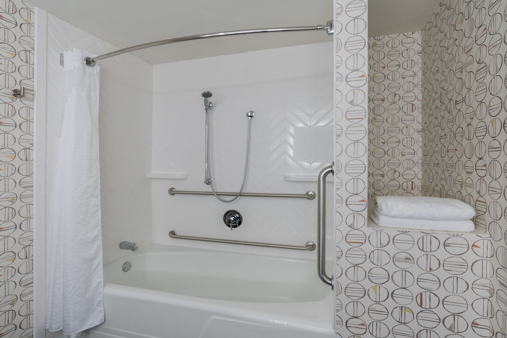 Holiday Inn & Suites Pittsfield Berkshires by IHG - photo 21