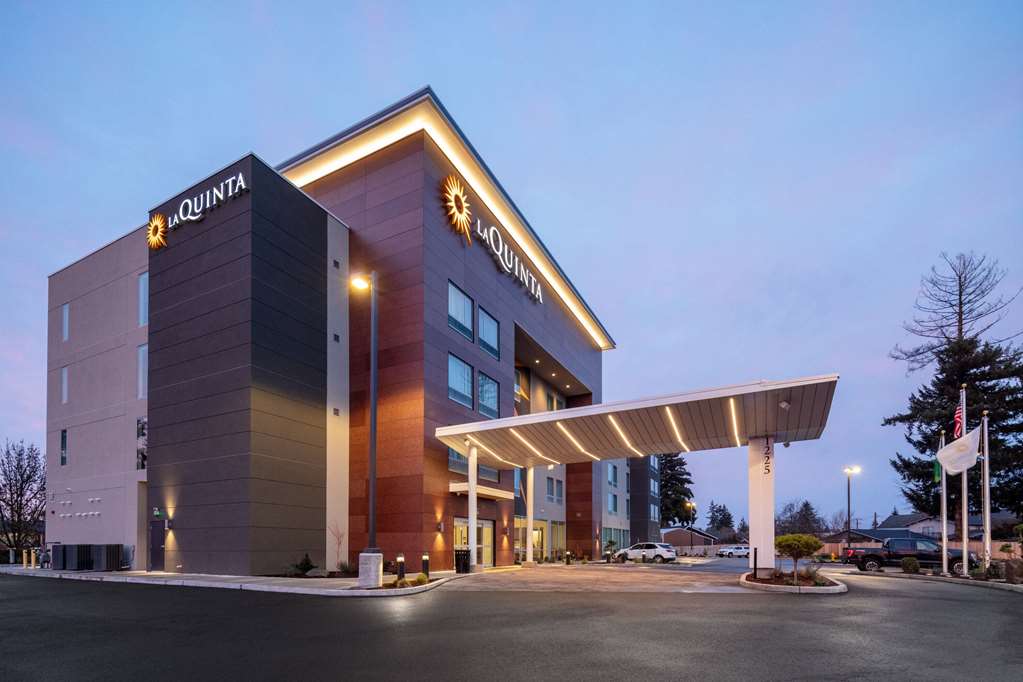 La Quinta Inn & Suites by Wyndham Centralia - photo 9