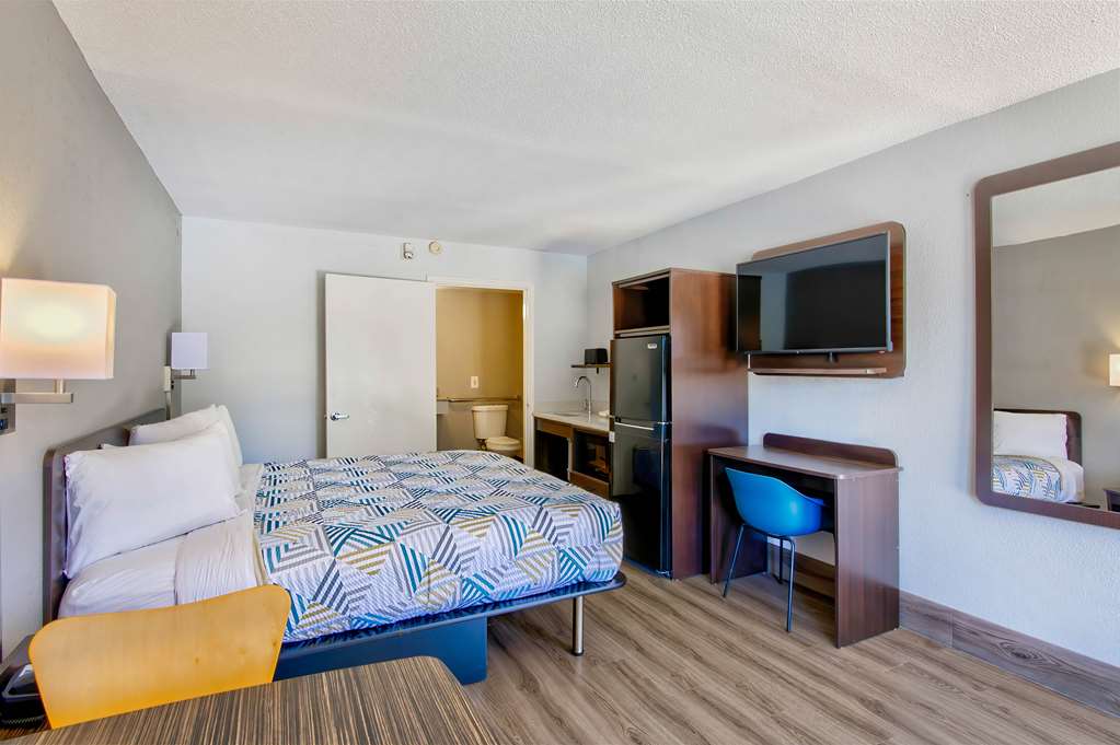 Motel6 Birmingham AL Medical Center - photo 10